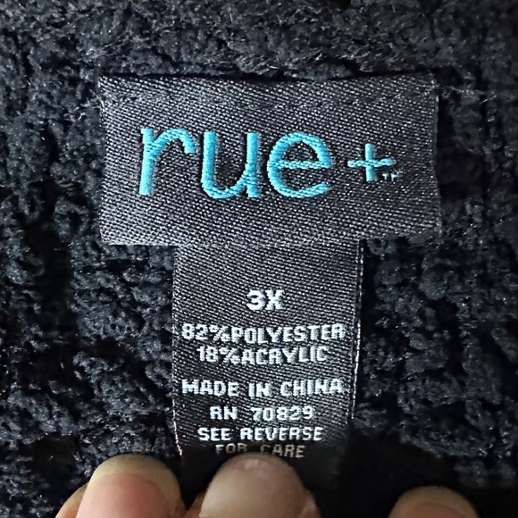 12 clothing pieces - Picture 11 of 14